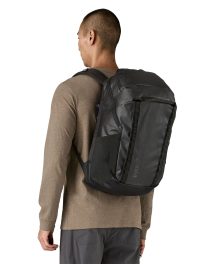 Alternative view of Black Hole Pack 32L